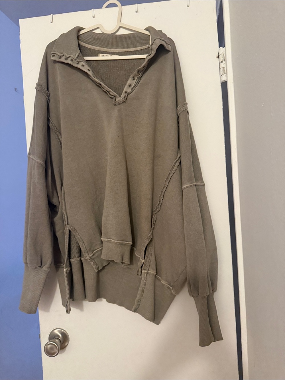 We The Free Camden Henley Sweatshirt NWOT - Picture 5 of 5
